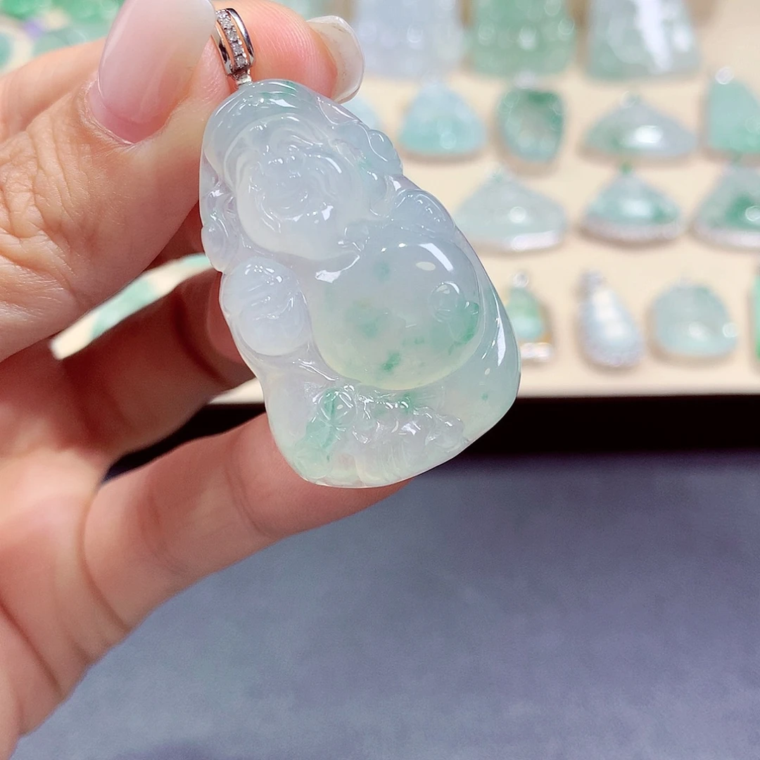 翡翠18K金镶嵌颈饰翡翠