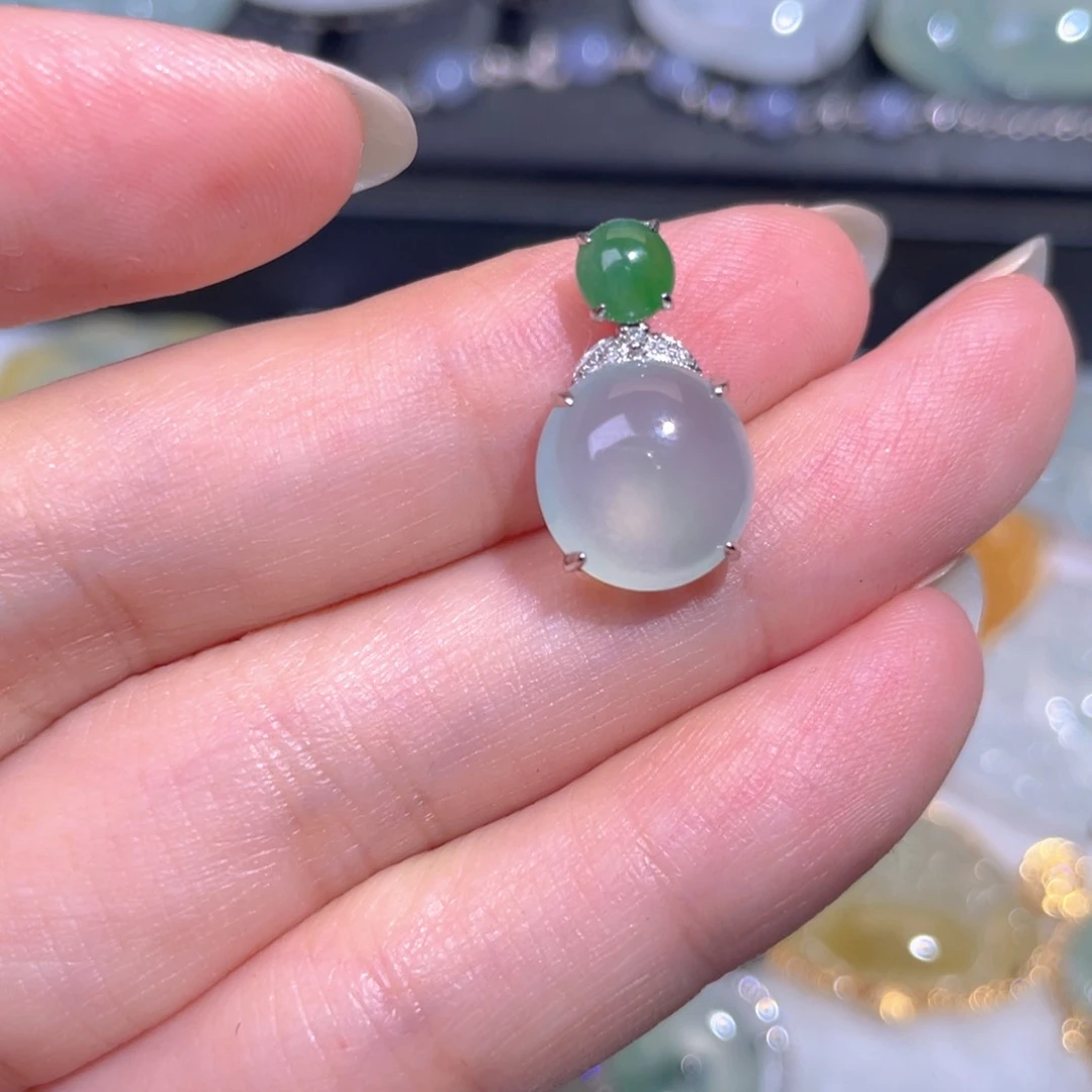 颈饰18K金镶嵌翡翠翡翠