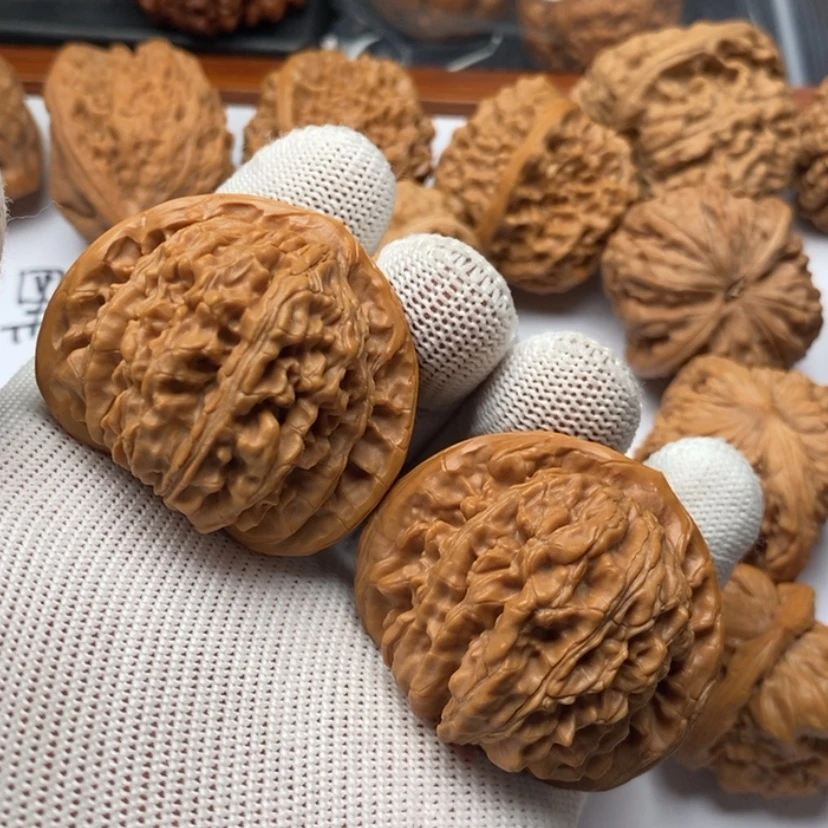 【闪购商品】文玩核桃把件原****哎5楼子