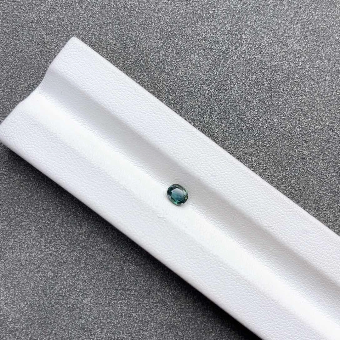 蓝宝石裸石未镶嵌