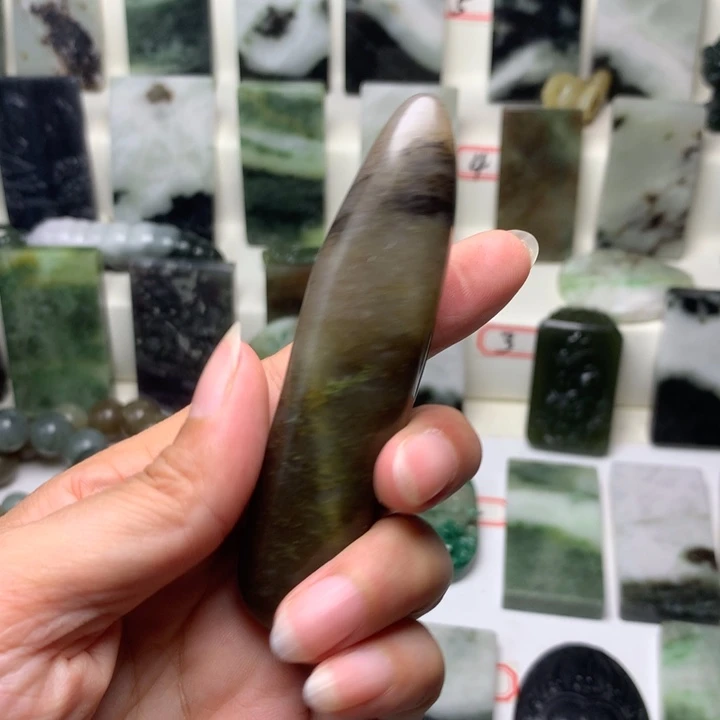 独山玉未镶嵌颈饰