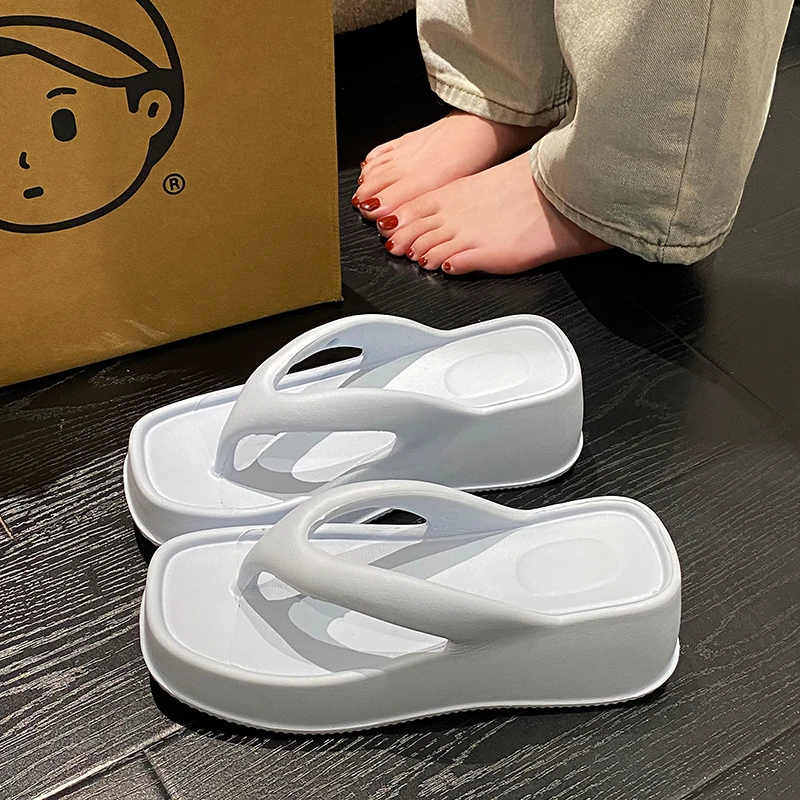 人字拖厚底坡跟2025新款网红超火时尚百搭夹脚拖鞋防滑防臭踩屎感
