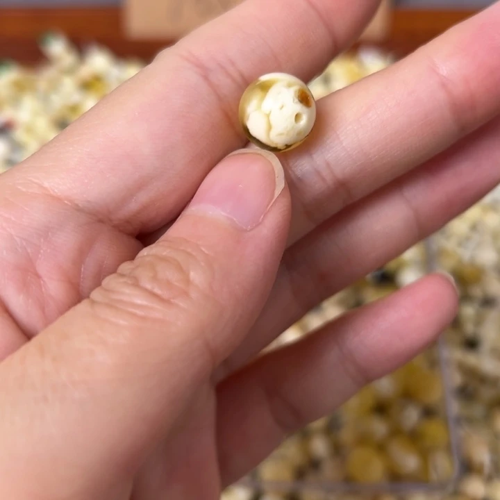 蜜蜡未镶嵌裸石10.8mm一个