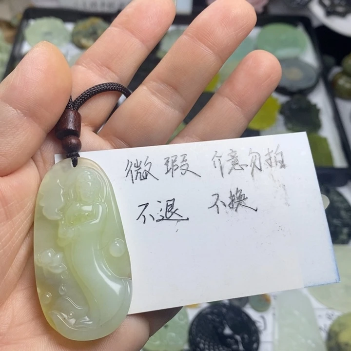 蛇纹石玉颈饰合金