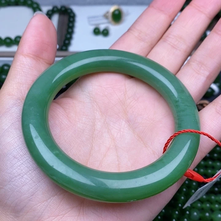 未镶嵌手镯和田玉（碧玉）56粉绿无黑