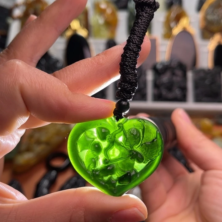 蛇纹石玉未镶嵌颈饰