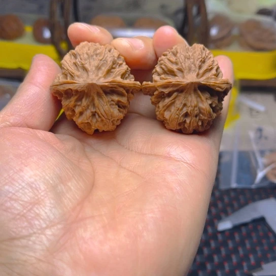 文玩核桃吊坠苹果园