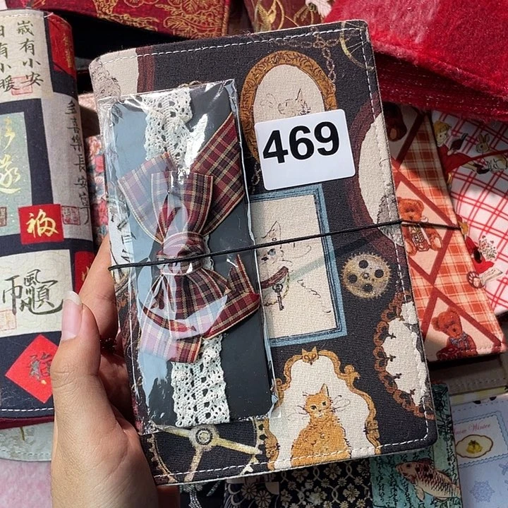 刺绣a6活页不加纸➕绑带。   469