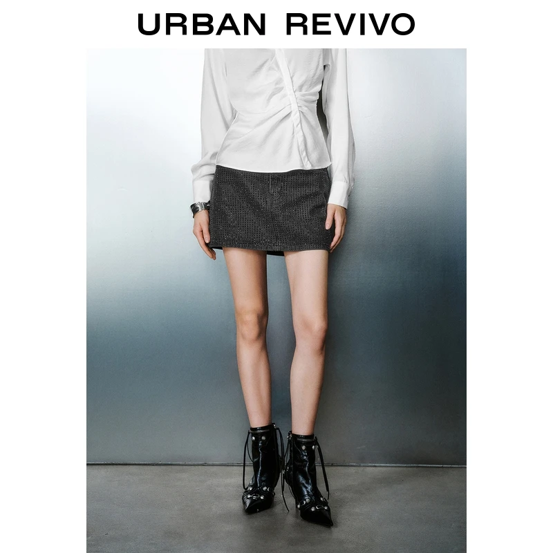 UR2025春季新款女装欧若风潮流休闲烫钻饰短款牛仔半裙UWJ850008