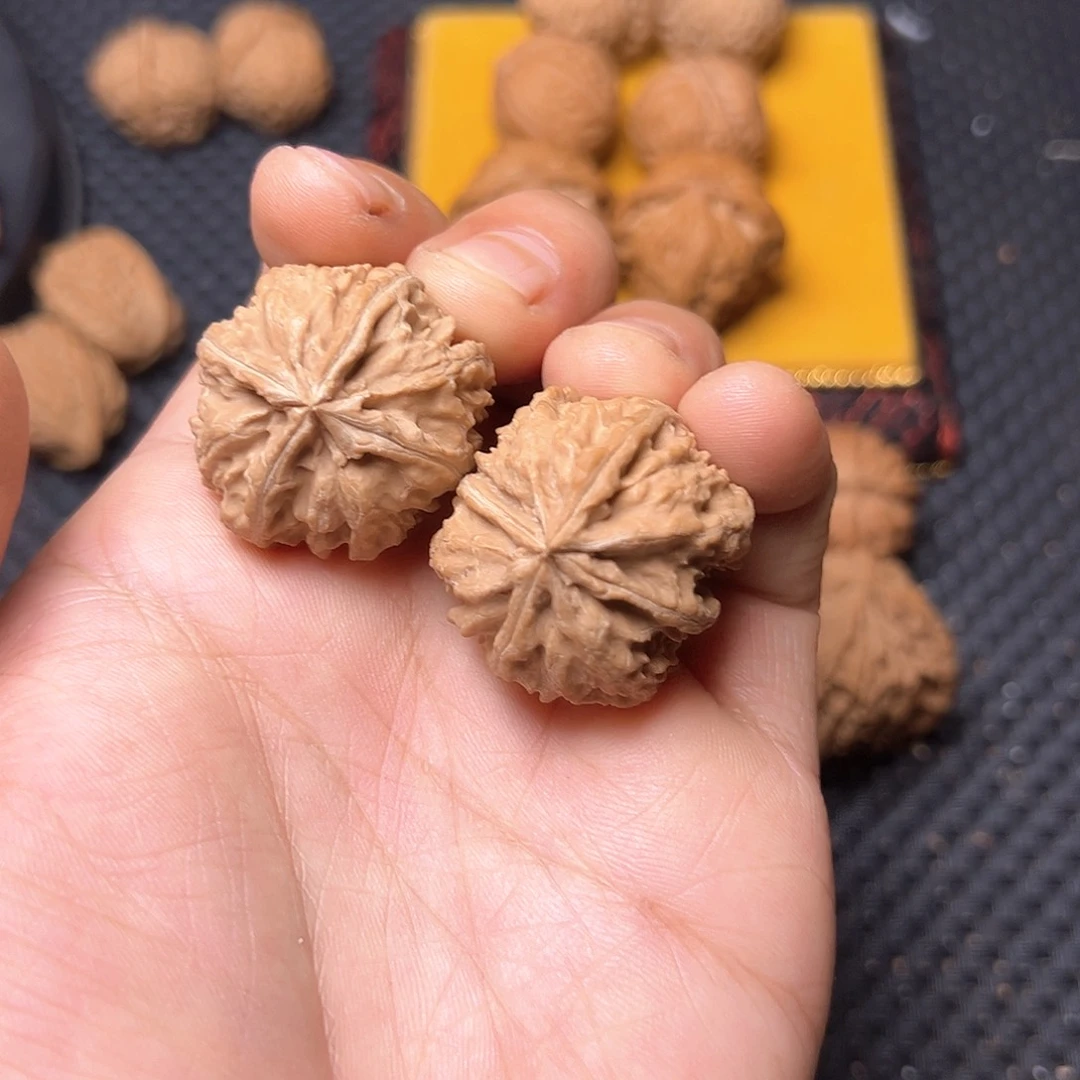 文玩核桃吊坠四棱