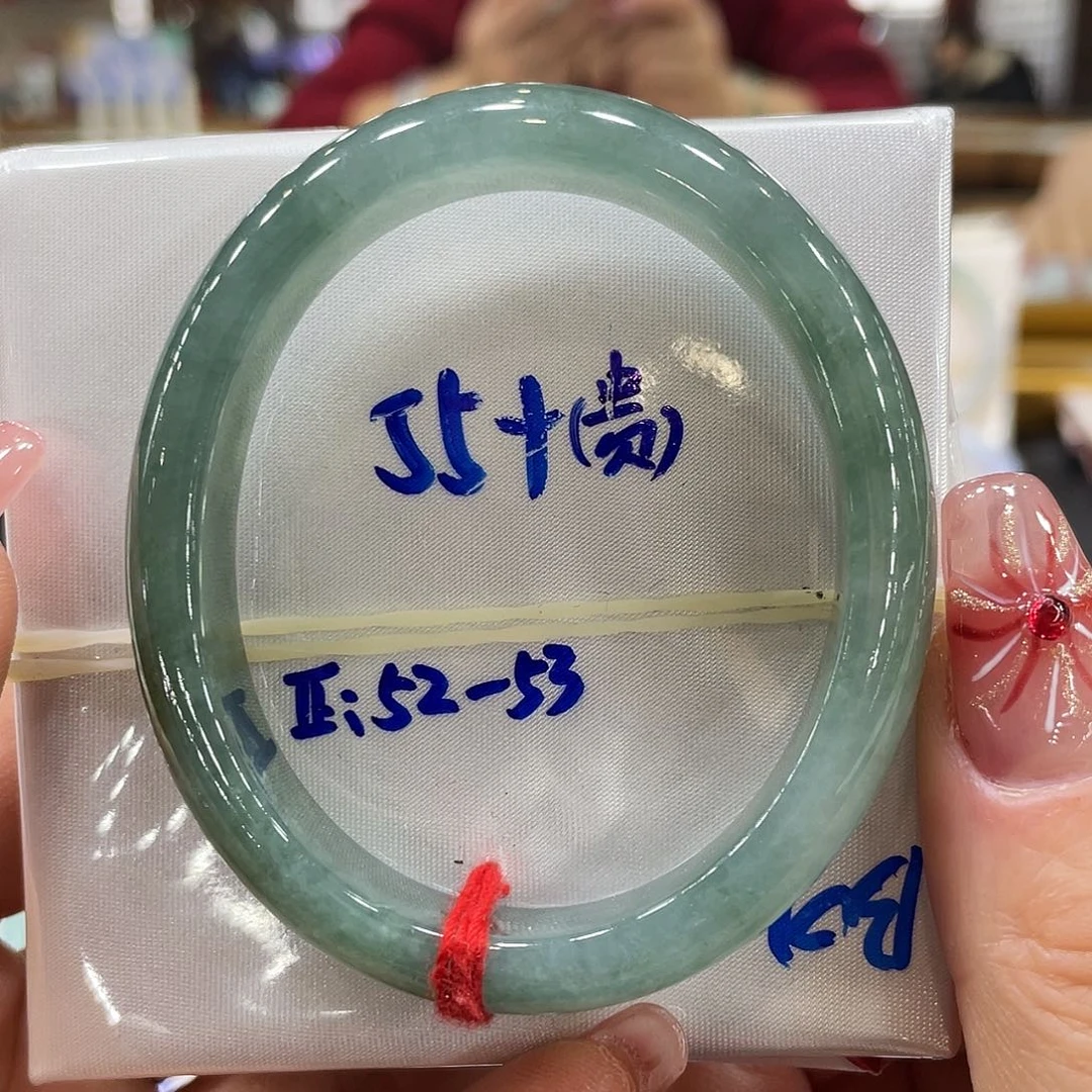 翡翠手镯未镶嵌翡翠手镯