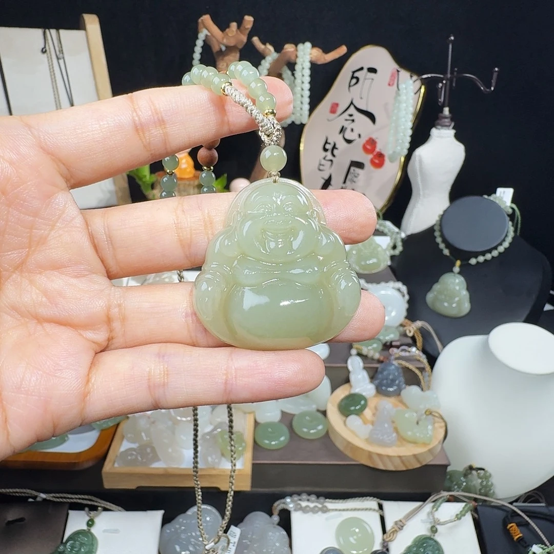 倾***雪和田玉未镶嵌颈饰