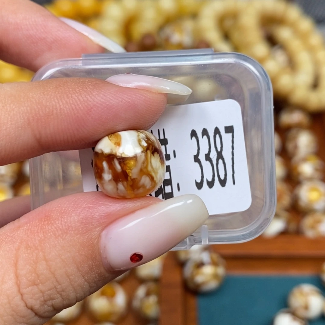 蜜蜡未镶嵌珠宝奇石3387