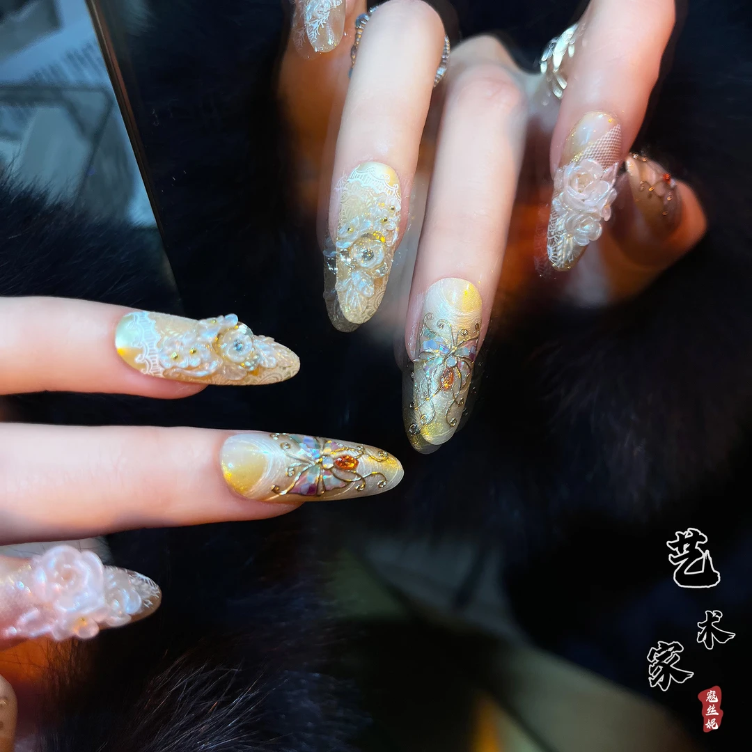 镂空魔镜蝴蝶@【艺术家】寇丝妮 纯手工穿戴式美甲