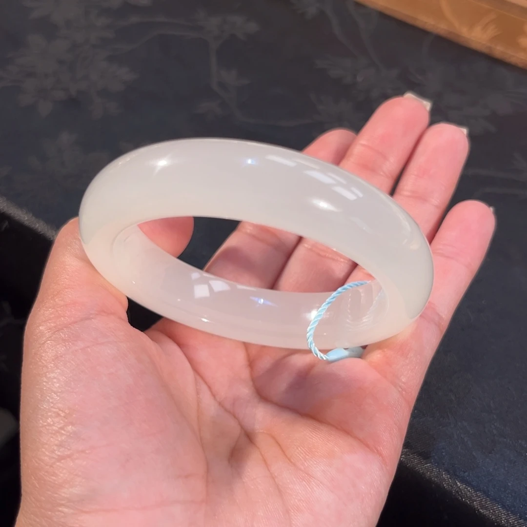 和田玉未镶嵌手镯冰白