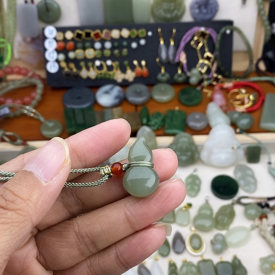 和田玉未镶嵌吊坠(不含链)