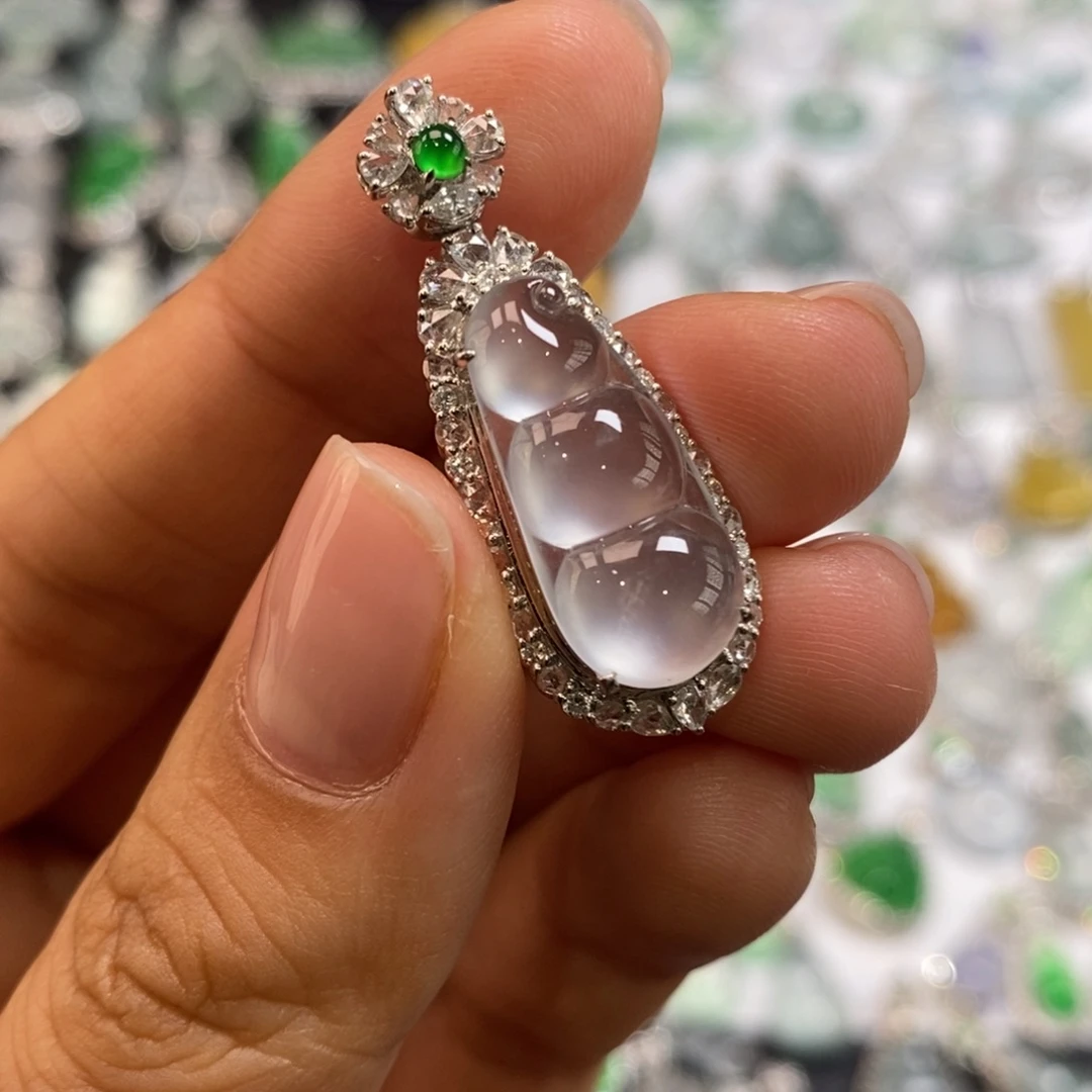 翡翠18K金镶嵌颈饰