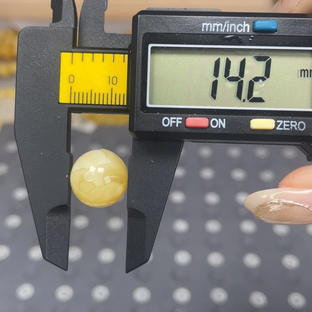 琥珀未镶嵌裸石85