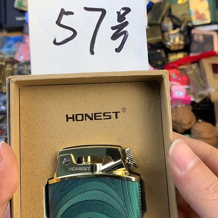 57号百城弹射打火机一个