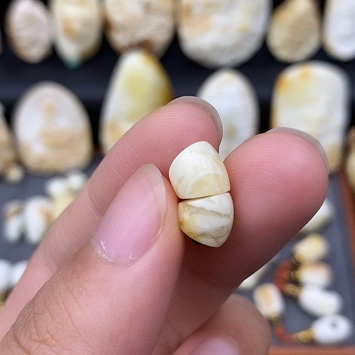 未镶嵌琥珀裸石8马蹄对珠a392