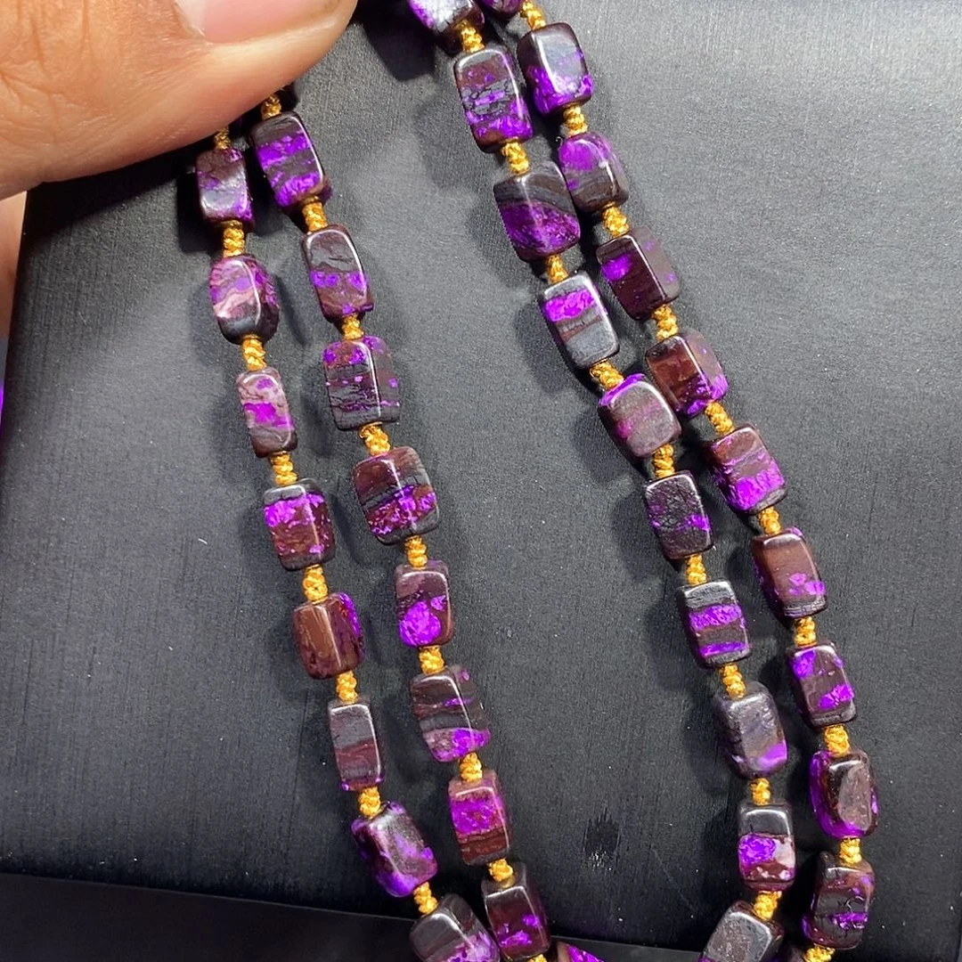 苏纪石（舒俱来）未镶嵌南非舒俱来火焰纹红丝绒方糖项链