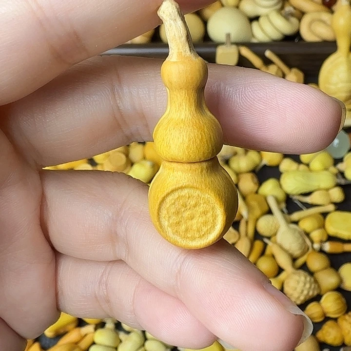半***。葫芦山公园和新世纪百货店以及大型
