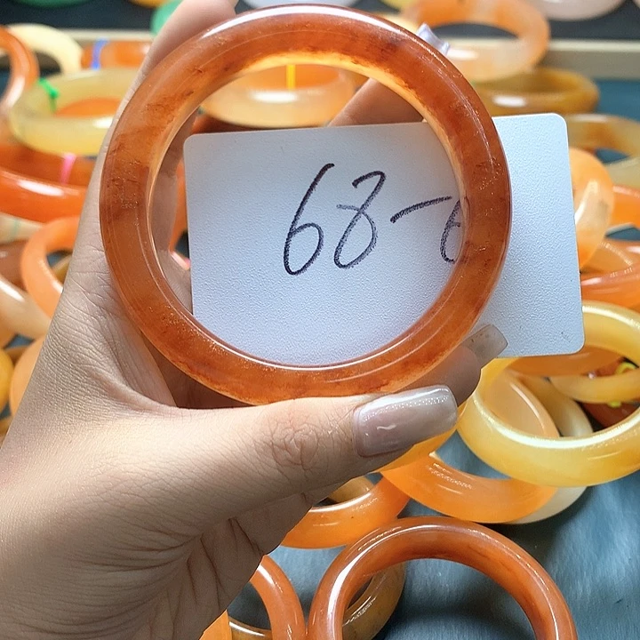 未镶嵌石英质玉（黄龙玉）手镯馋****）