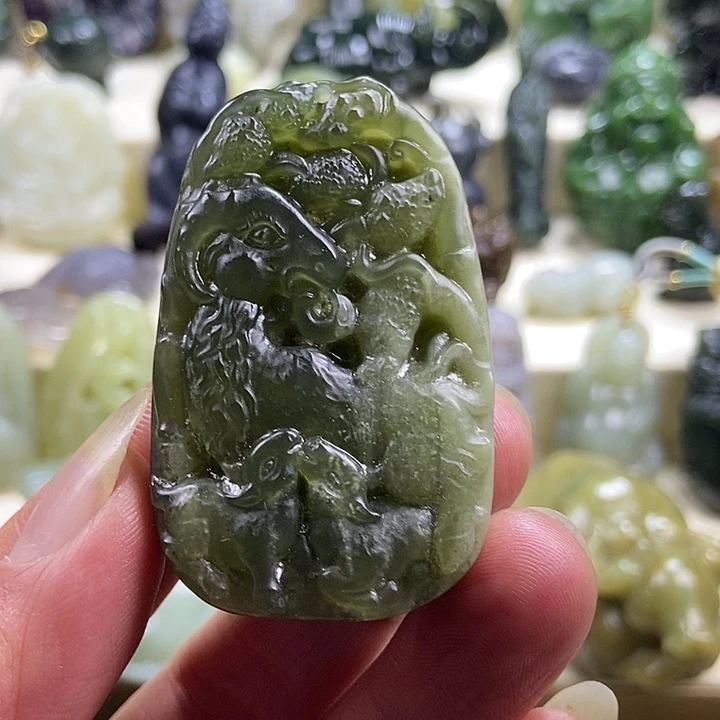 和田玉未镶嵌颈饰