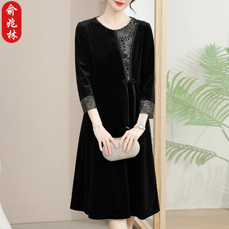 俞兆林妈妈春装洋气金丝绒连衣裙新款中老年女装阔太太春秋打底裙