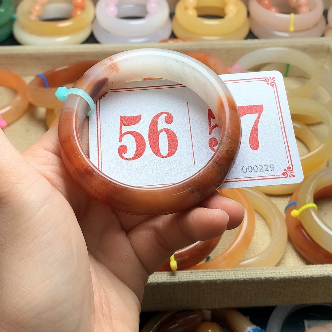 未镶嵌石英质玉（黄龙玉）手镯小****询