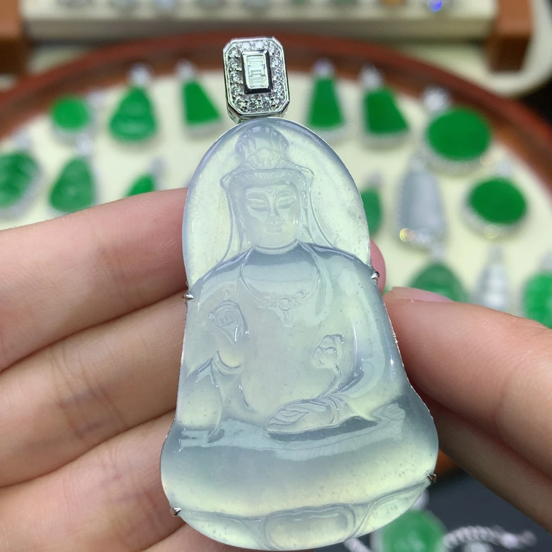 翡翠18K金镶嵌颈饰