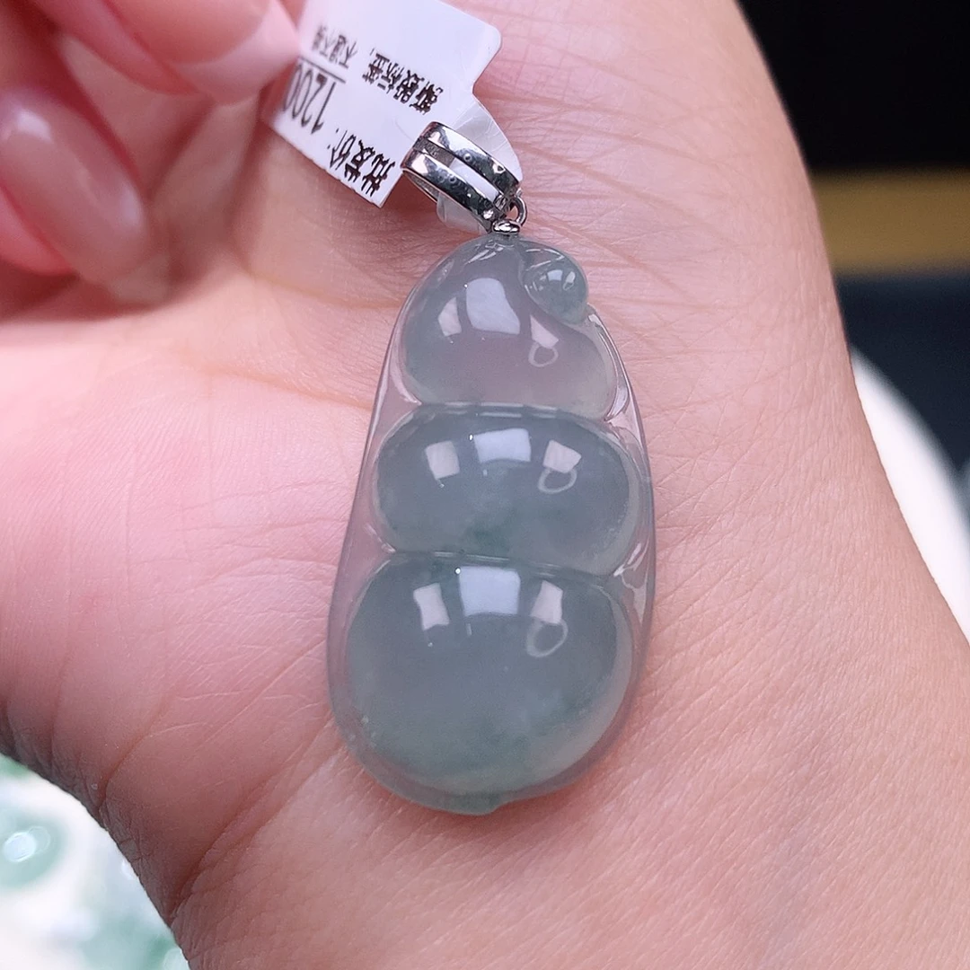 颈饰18K金镶嵌翡翠福豆