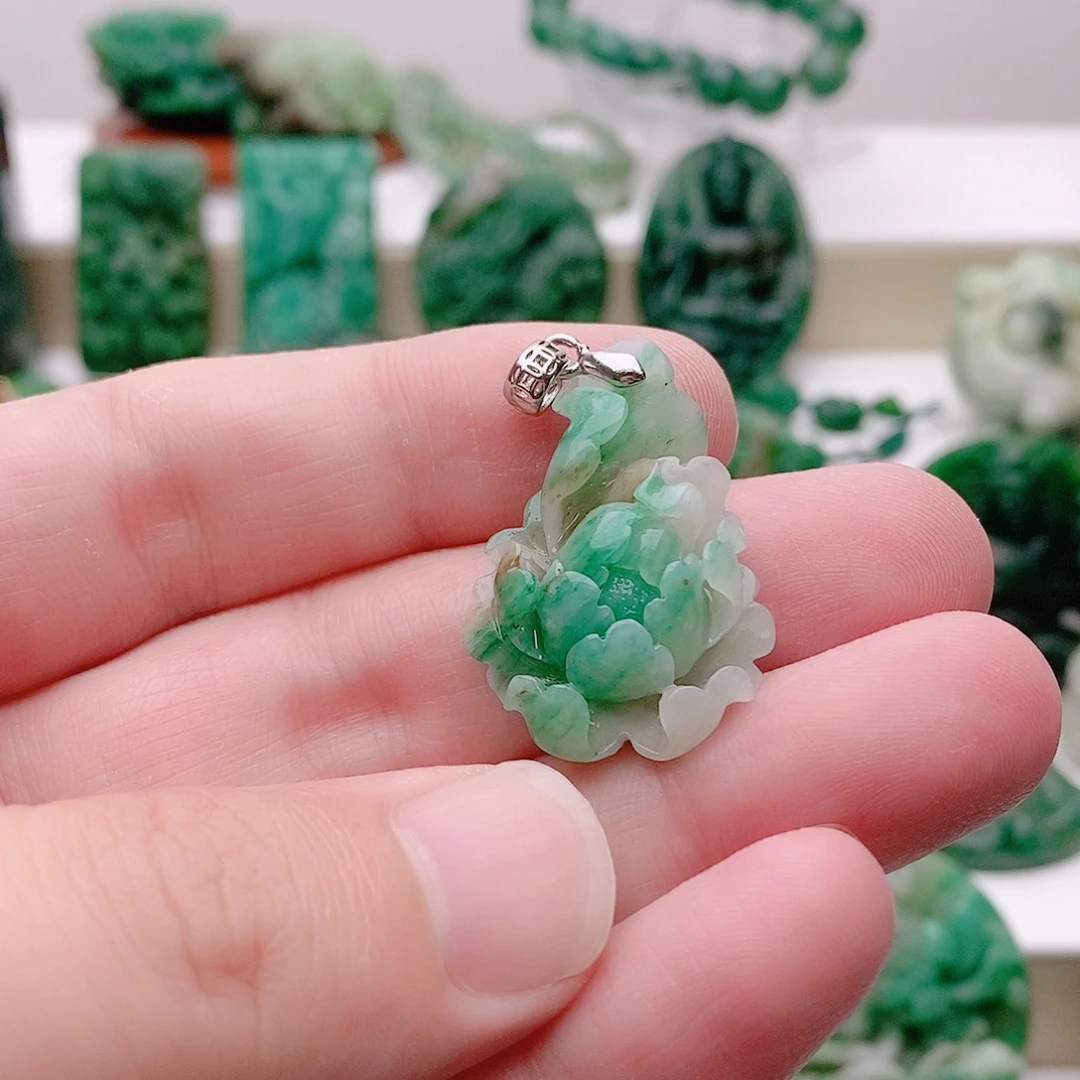 独山玉未镶嵌吊坠