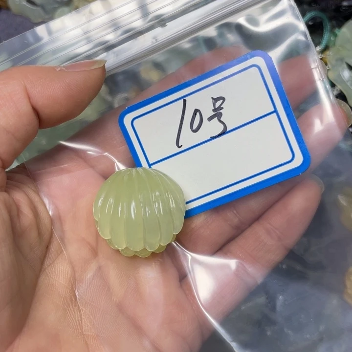 蛇纹石玉颈饰合金