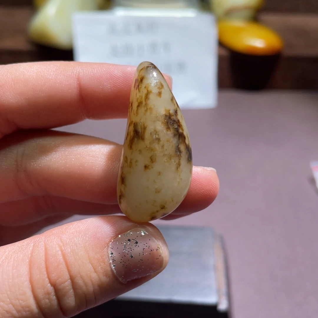 和田玉未镶嵌把件