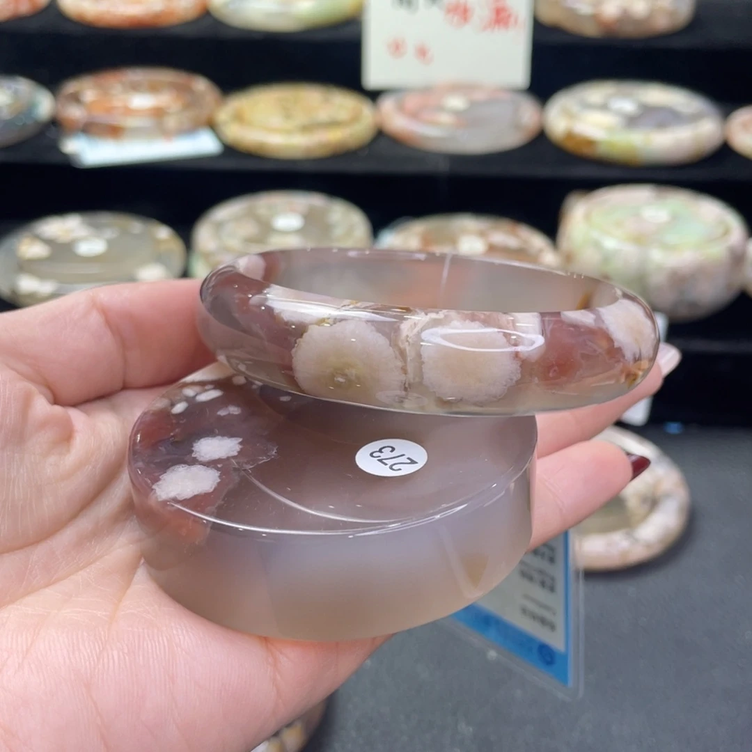 未镶嵌手镯石英质玉猫**?63/273