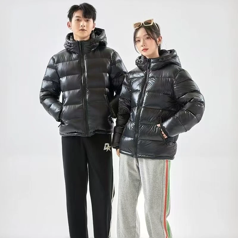2025新款男女黑色金标保暖短款加厚羽绒服情侣款