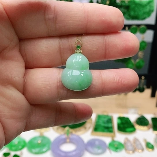 翡翠颈饰18K金镶嵌挂件