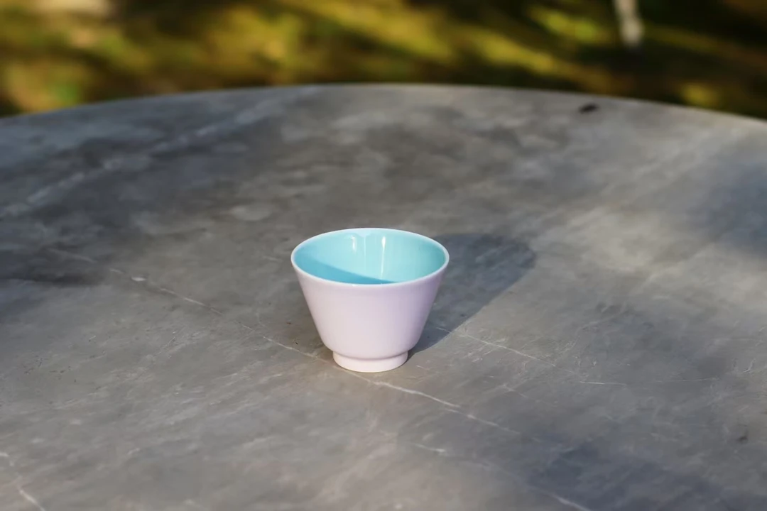 【陈旭底款】景德镇颜色釉-外紫内蓝-品茗杯-容量75cc左右。