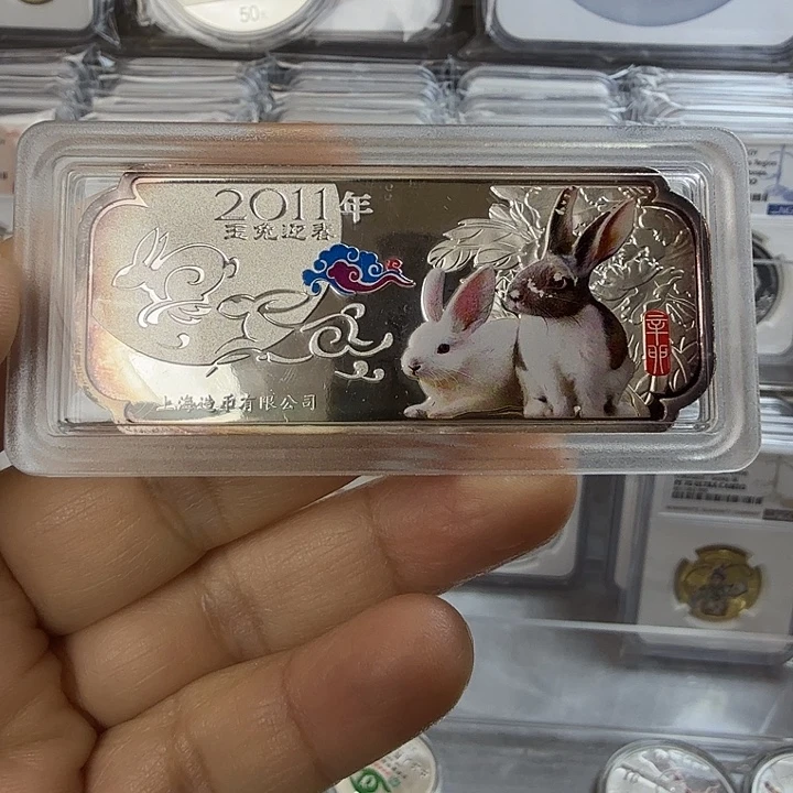 纯银兔年银章带盒证50克