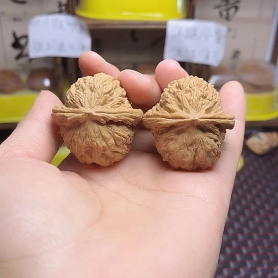 吊坠文玩核桃白狮