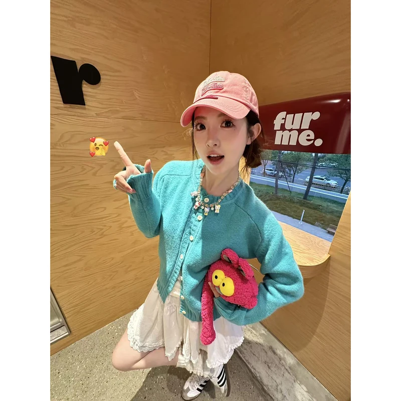 小沈美眉 多巴胺 配包包纯色圆领单排扣针织开衫秋冬毛衣外套女