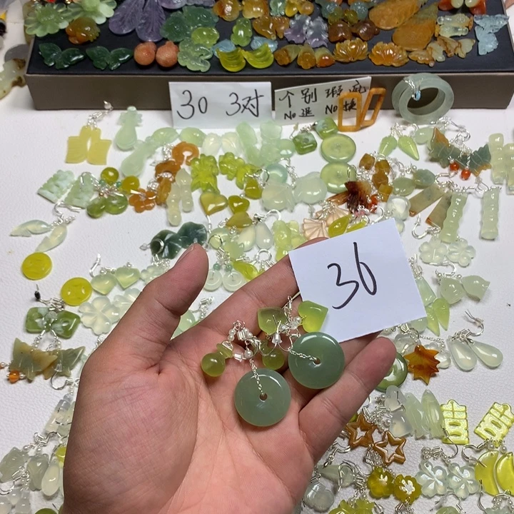 ****）合金蛇纹石玉耳钉