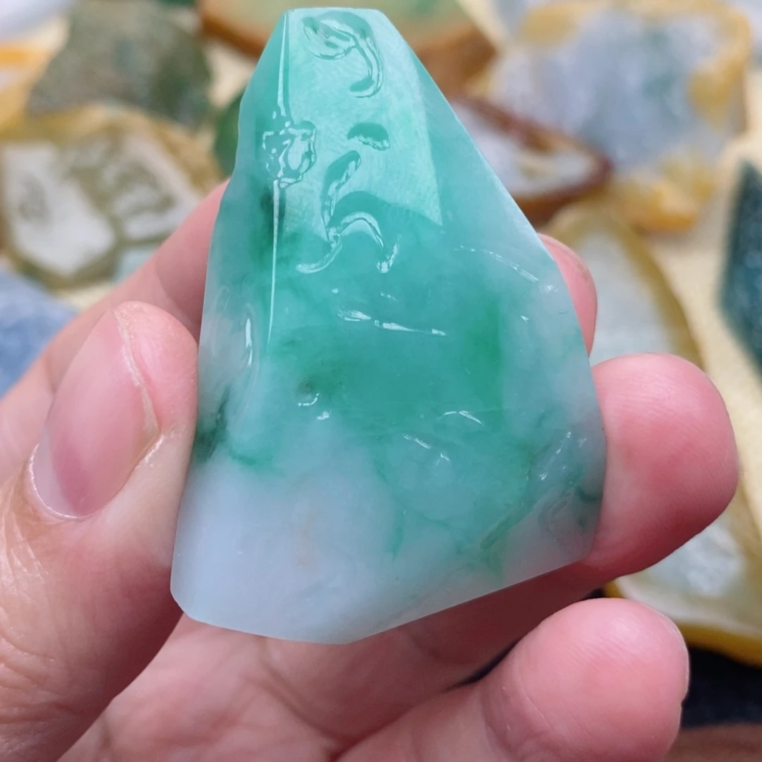 翡翠颈饰未镶嵌翡翠