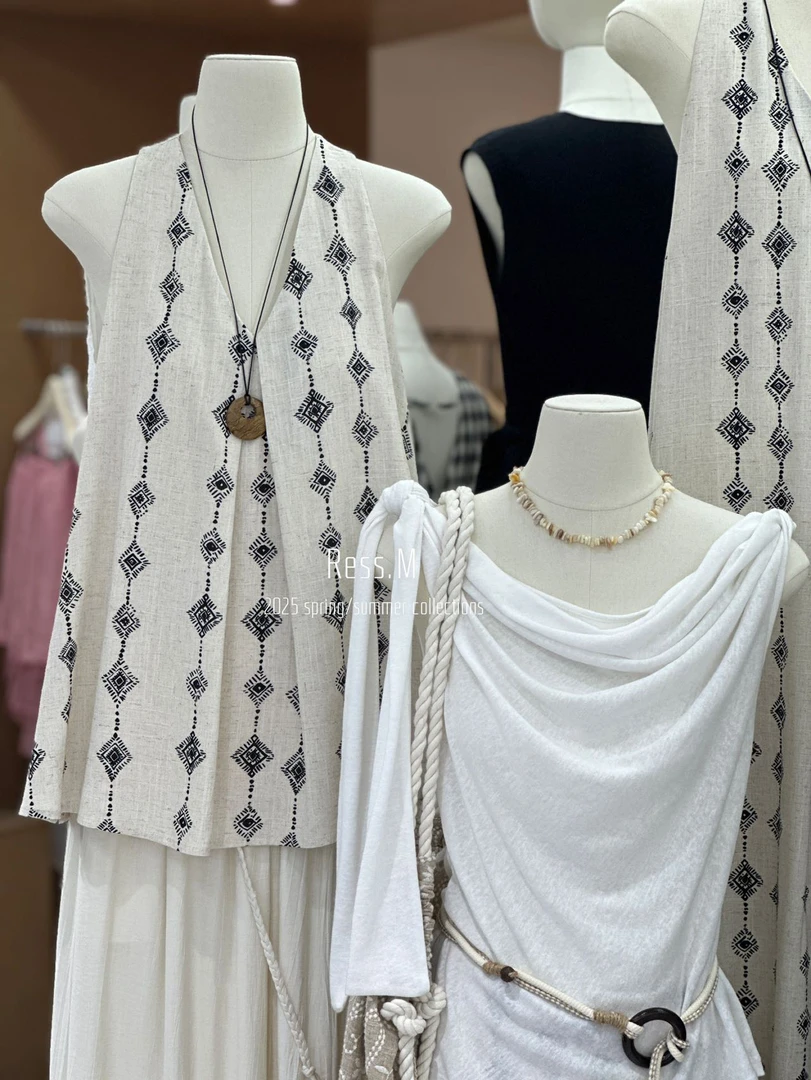 福秒-印花的～V领露背无袖背心（RM01229#）RESS.M