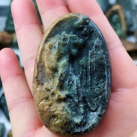 未镶嵌岫岩河磨玉（透闪石质玉）挂件