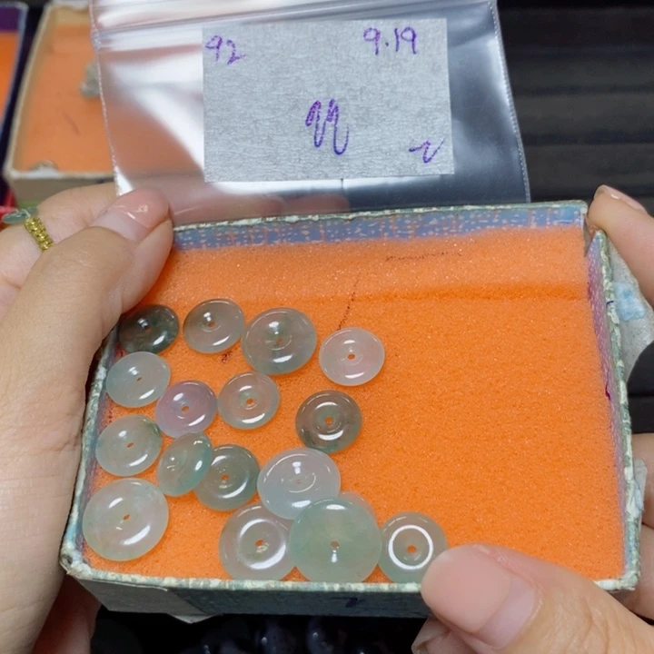 孙***士未镶嵌定制翡翠不退