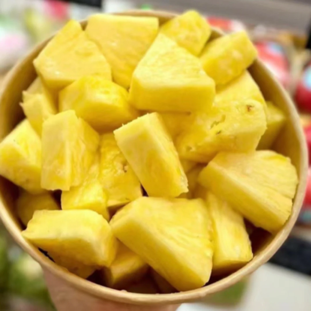 现切凤梨，果切一盒
