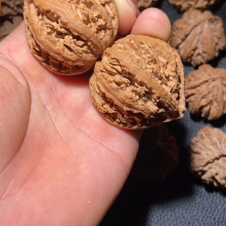 笑***话把件文玩核桃秦岭野生文玩核桃