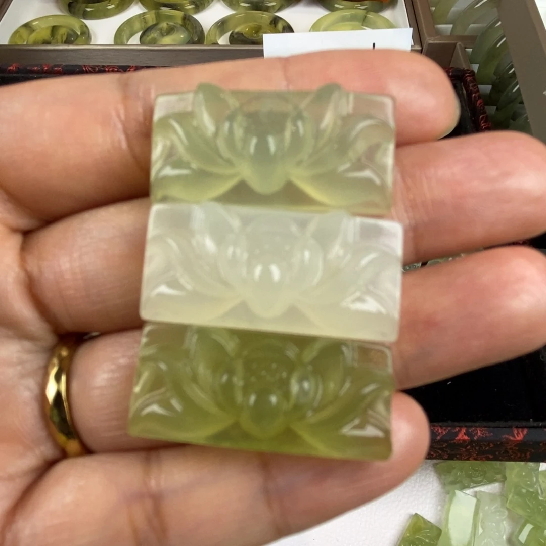 瓶***酱未镶嵌蛇纹石玉手链